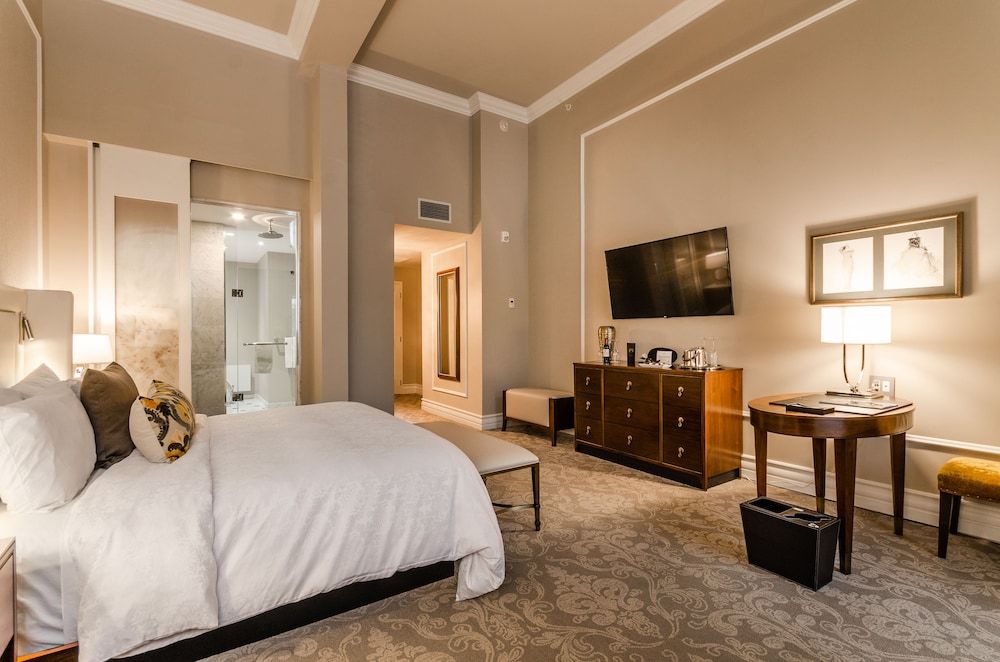 Hotel Birks Montreal Classic Room, 1 King Bed, City View