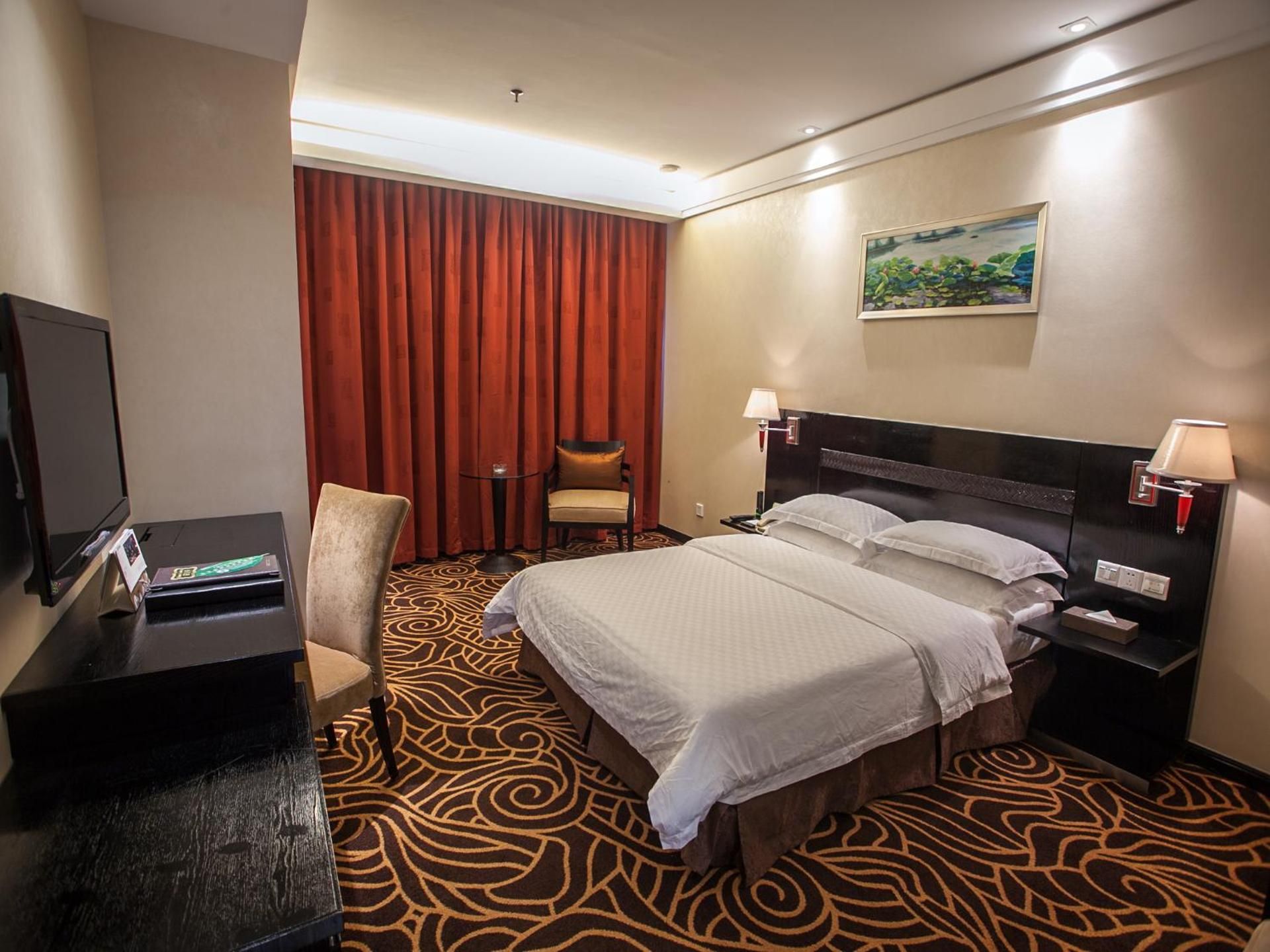 Huashi Hotel - Free shuttle bus during Canton Fair Superior Queen Bed