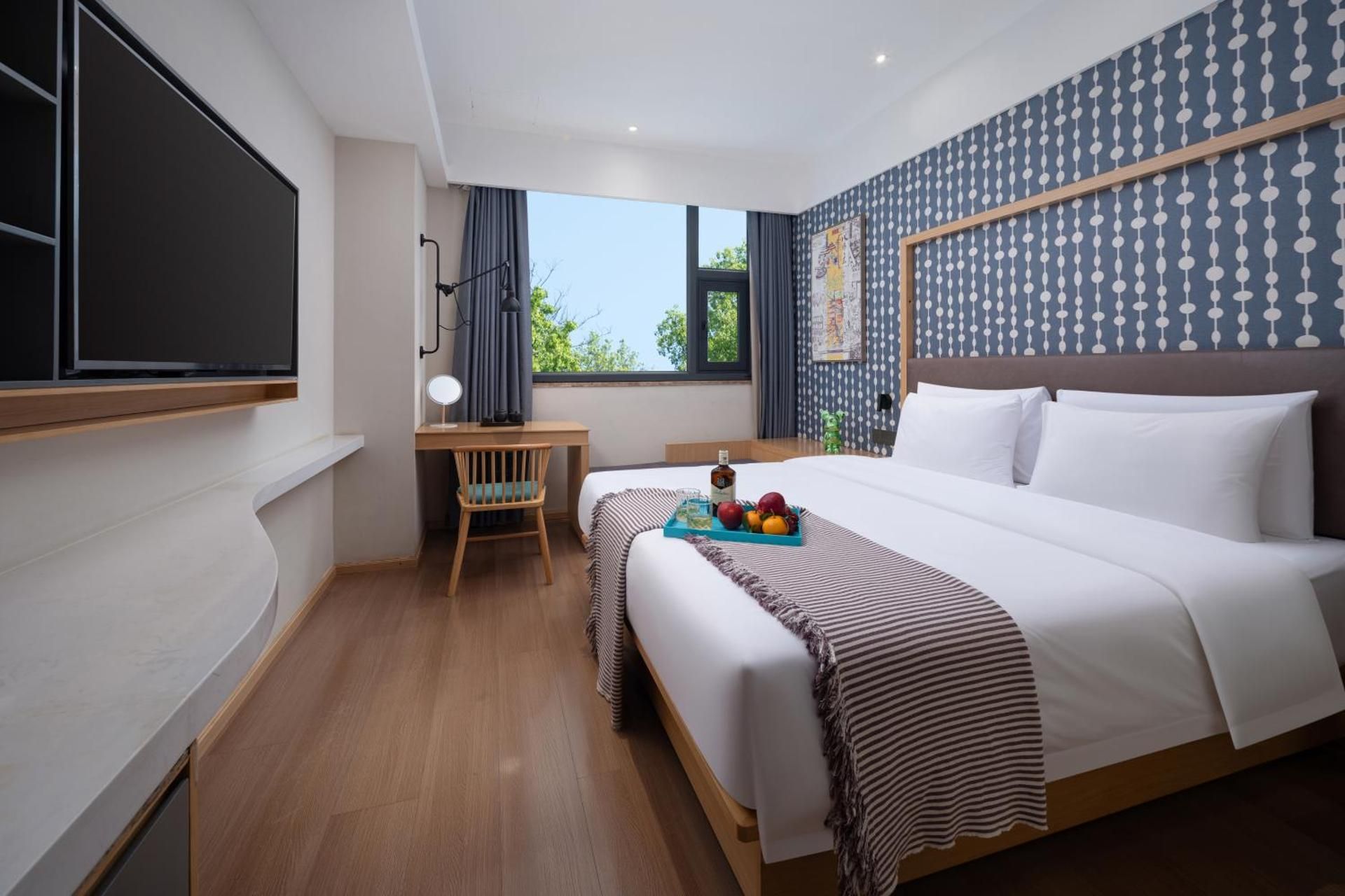 Queen Deluxe Room