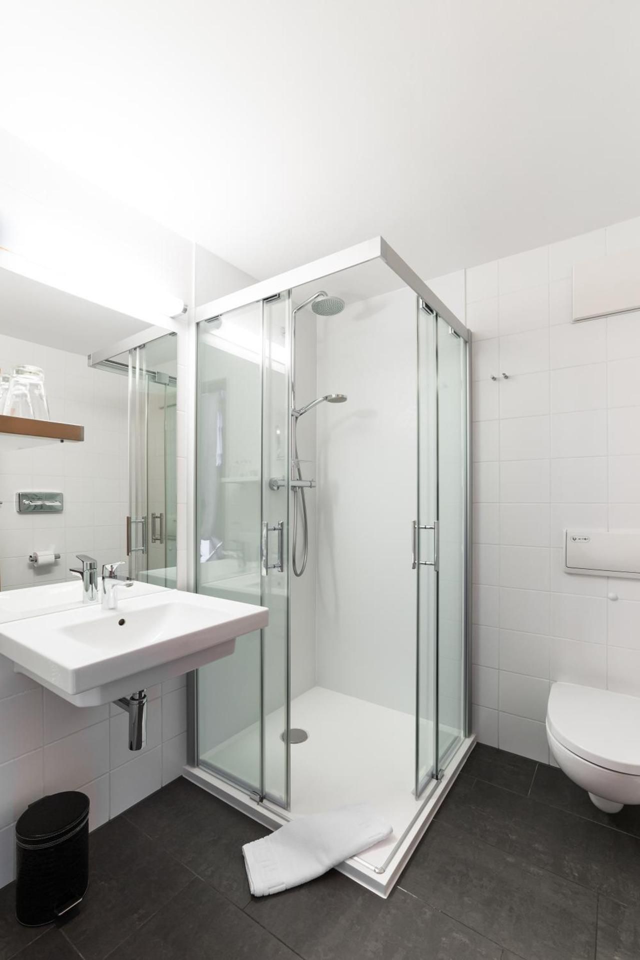 Double Room Spreeseite