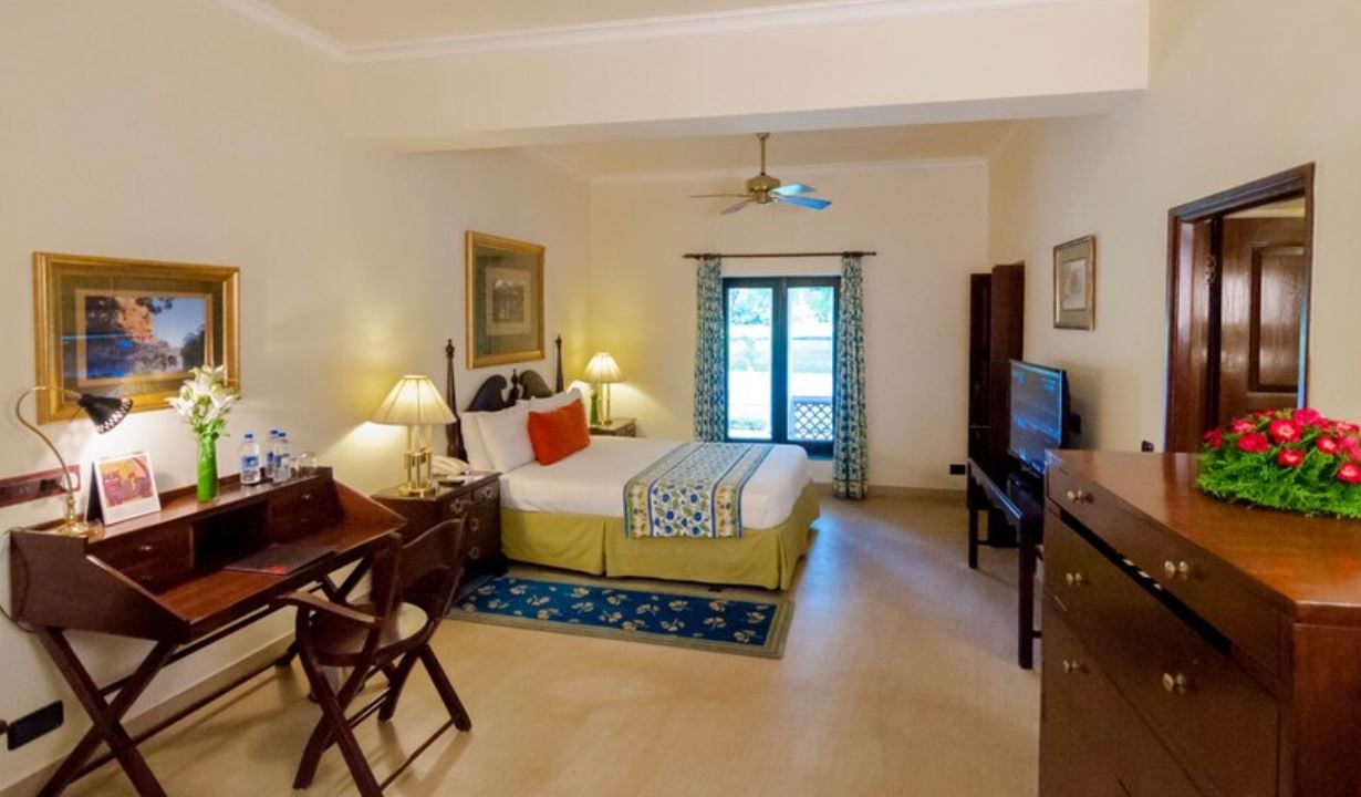 Grand Luxury Suite King Bed with Sit-Out