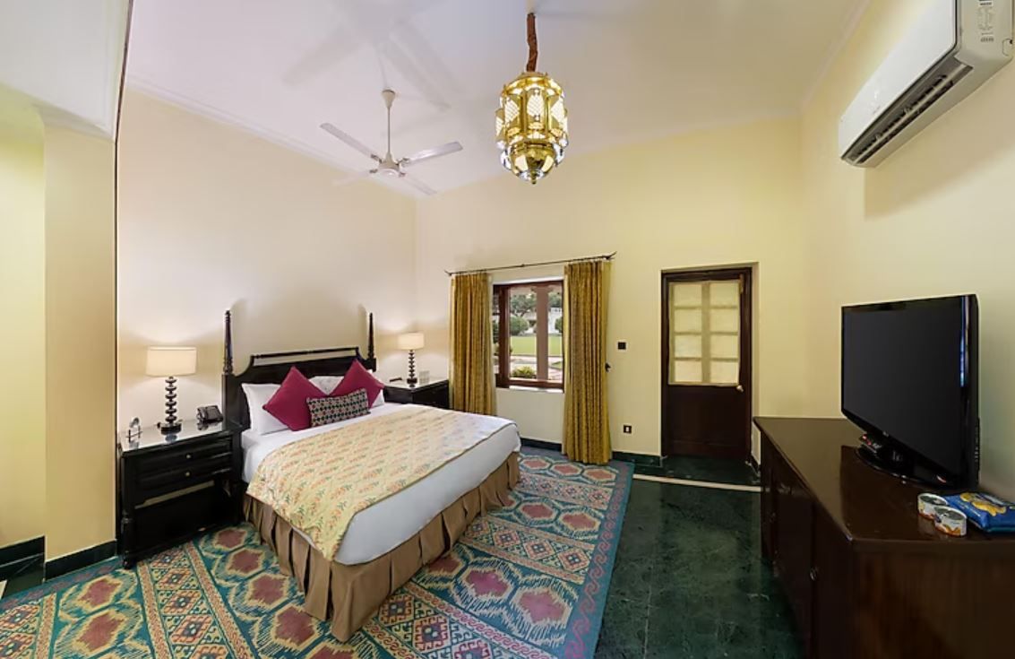 Grand Luxury Suite Twin Bed with Sit-Out