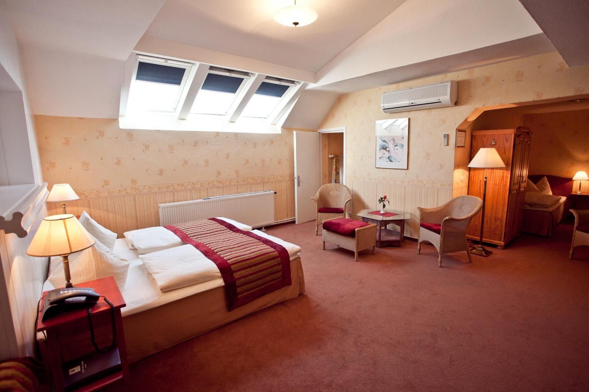 5 Bed Family Room Ensuite