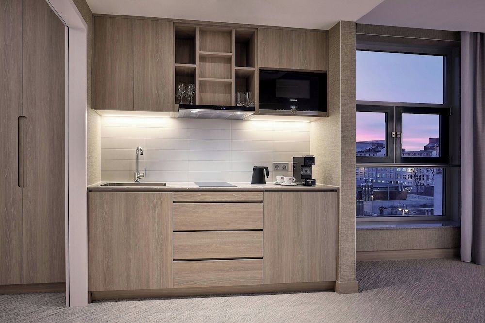 Courtyard by Marriott Berlin City Center Apartment, 1 King Bed with Sofa bed 7