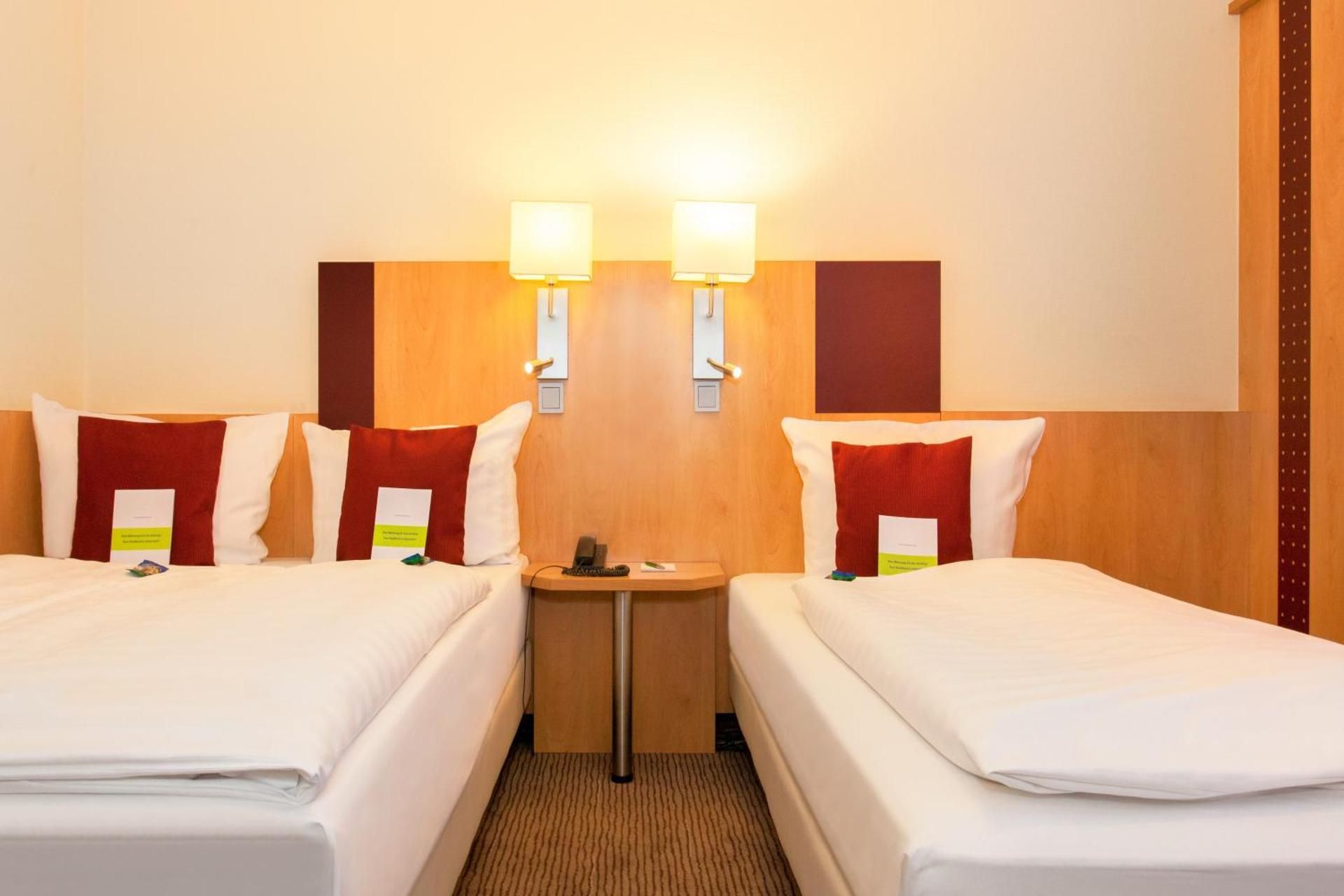 Hotel Scala Frankfurt City Centre Standard Triple Room 3