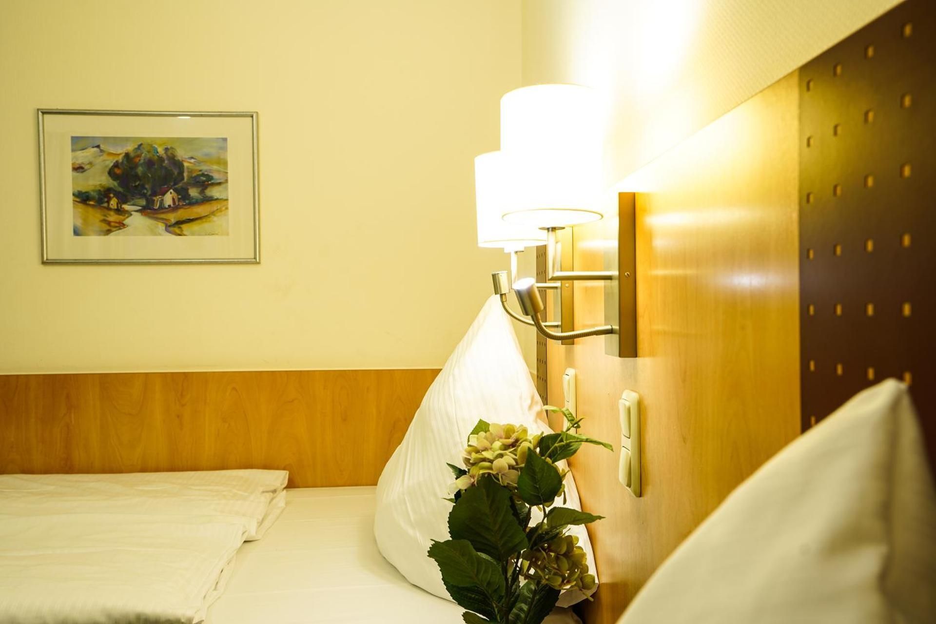 Hotel Scala Frankfurt City Centre Standard Triple Room 2