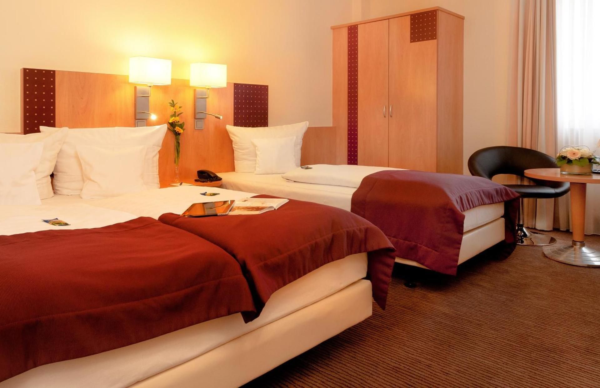 Hotel Scala Frankfurt City Centre Standard Triple Room