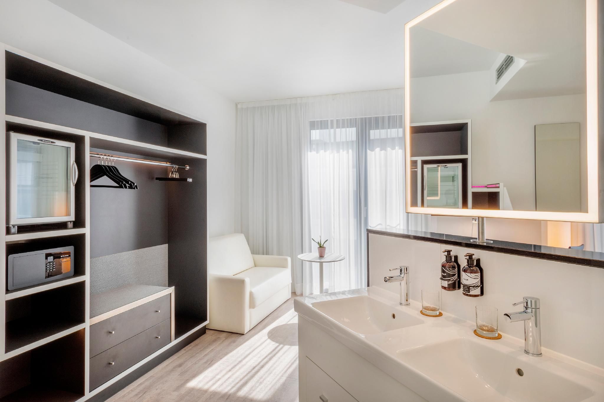 INNSiDE Frankfurt Ostend The Innside Room - Extra Space 3 Adults 3