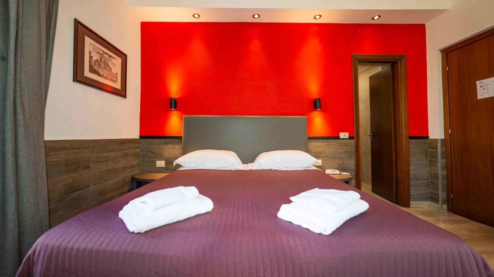 HOTEL CENTER 2 Large Single Room