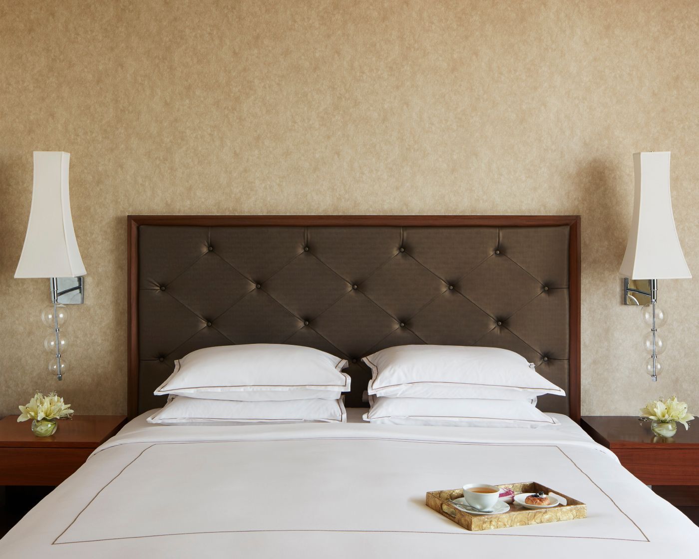 Taj Swarna Amritsar Deluxe Room City View King Bed 2