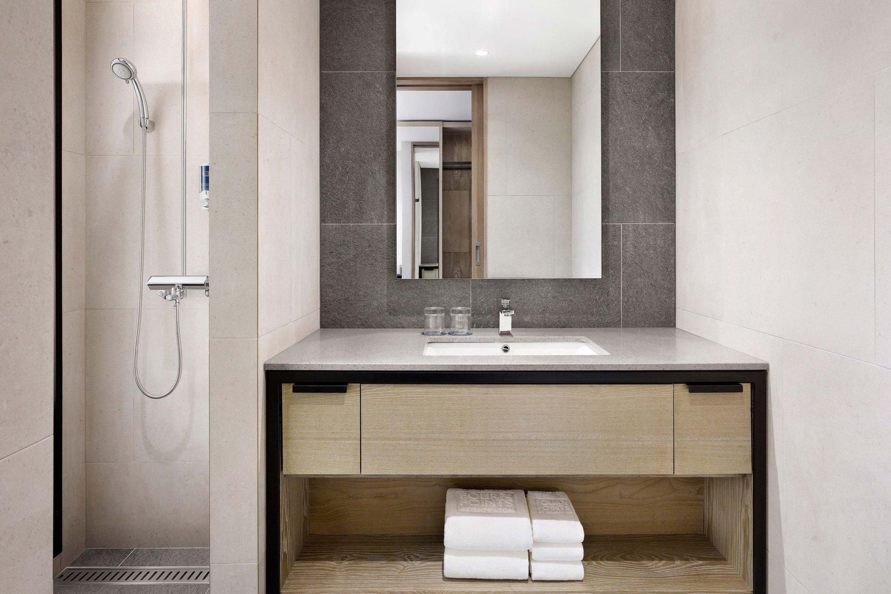 Four Points by Sheraton Josun, Seoul Myeongdong Superior, Guest room, 1 Double, City view 3