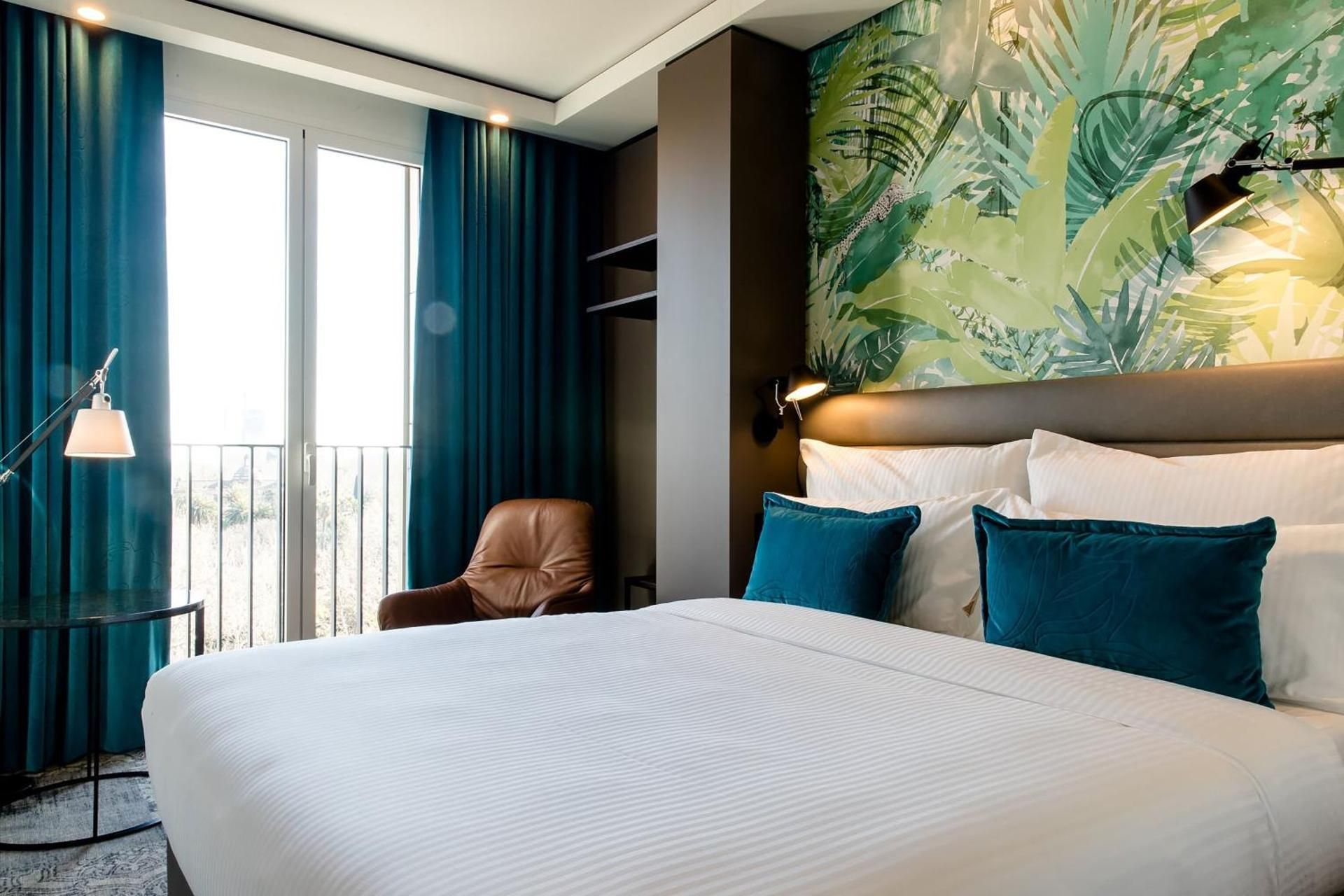 Double Room with View