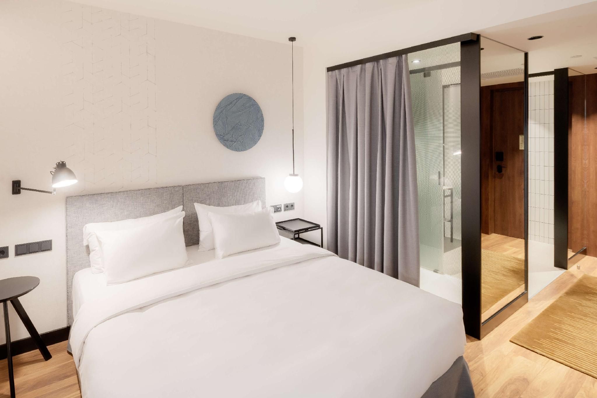 Radisson Blu 1882 Hotel, Barcelona Sagrada Familia Standard Room - Interior Facing 2