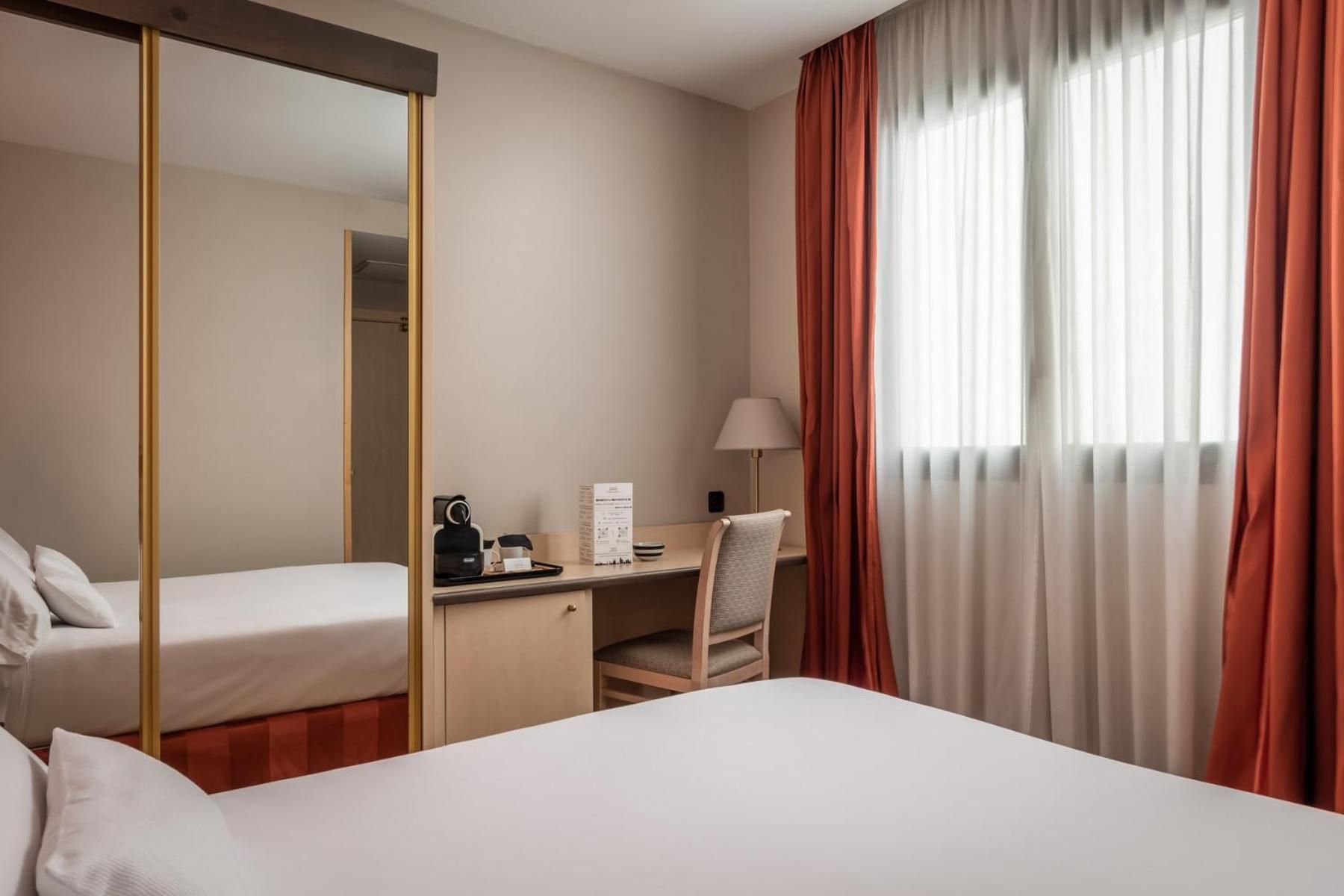 Sunotel Club Central Economy Room 3