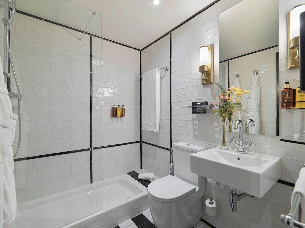 H10 Catalunya Plaza Boutique Hotel Habitacin familiar uso individual 7