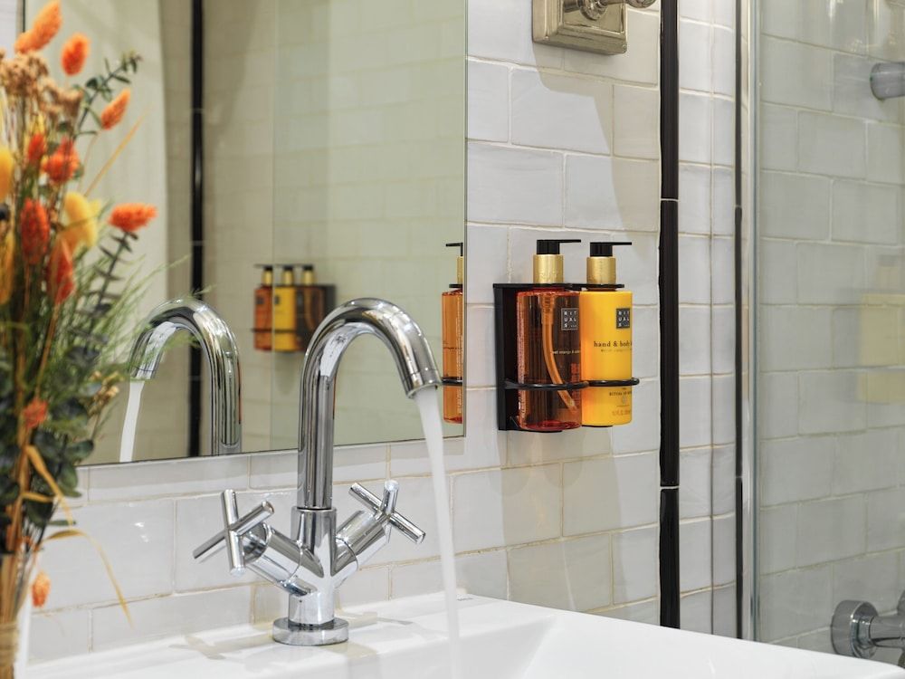 H10 Catalunya Plaza Boutique Hotel Habitacin familiar uso individual 8