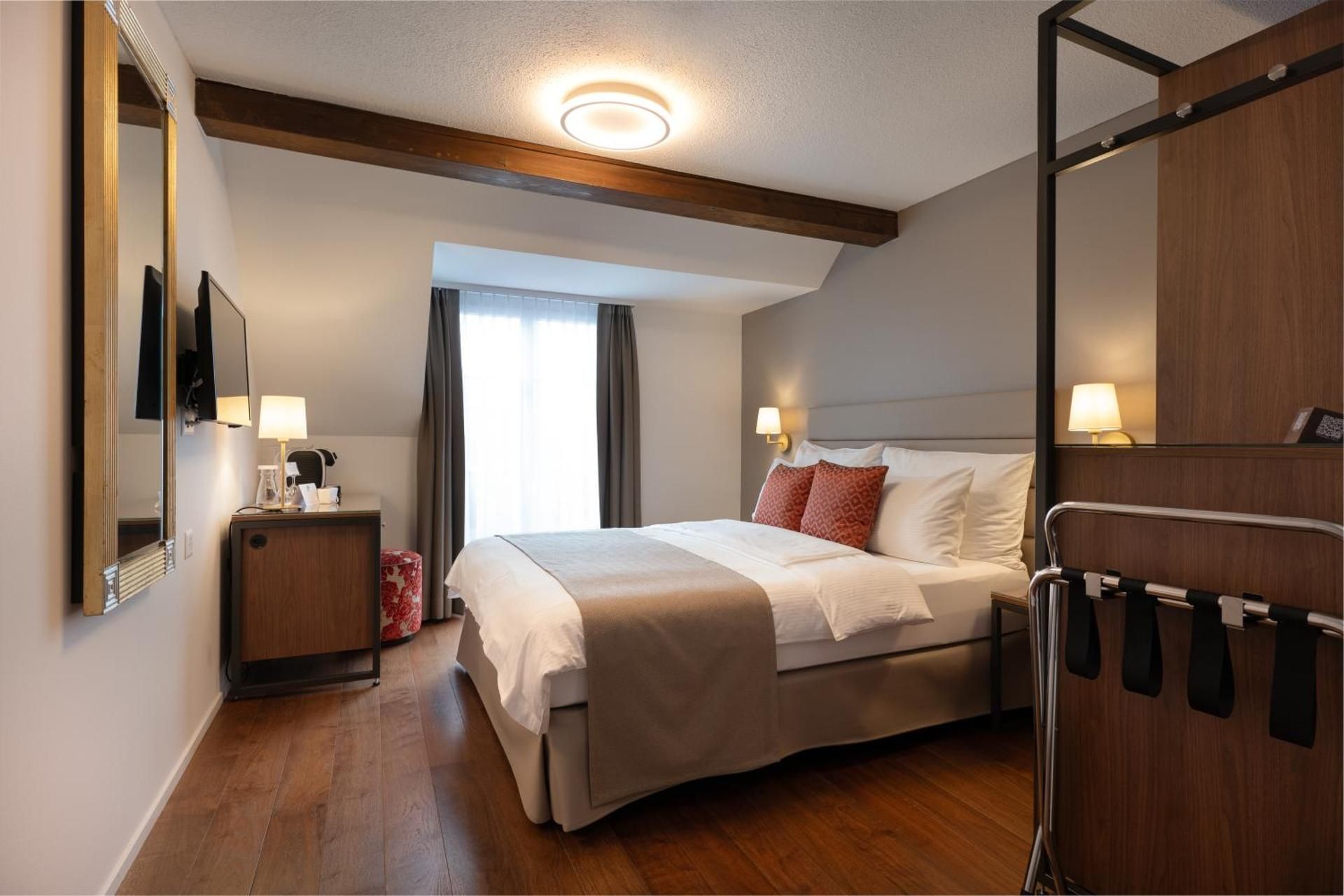 Double room facing the Chapel Bridge 19m2