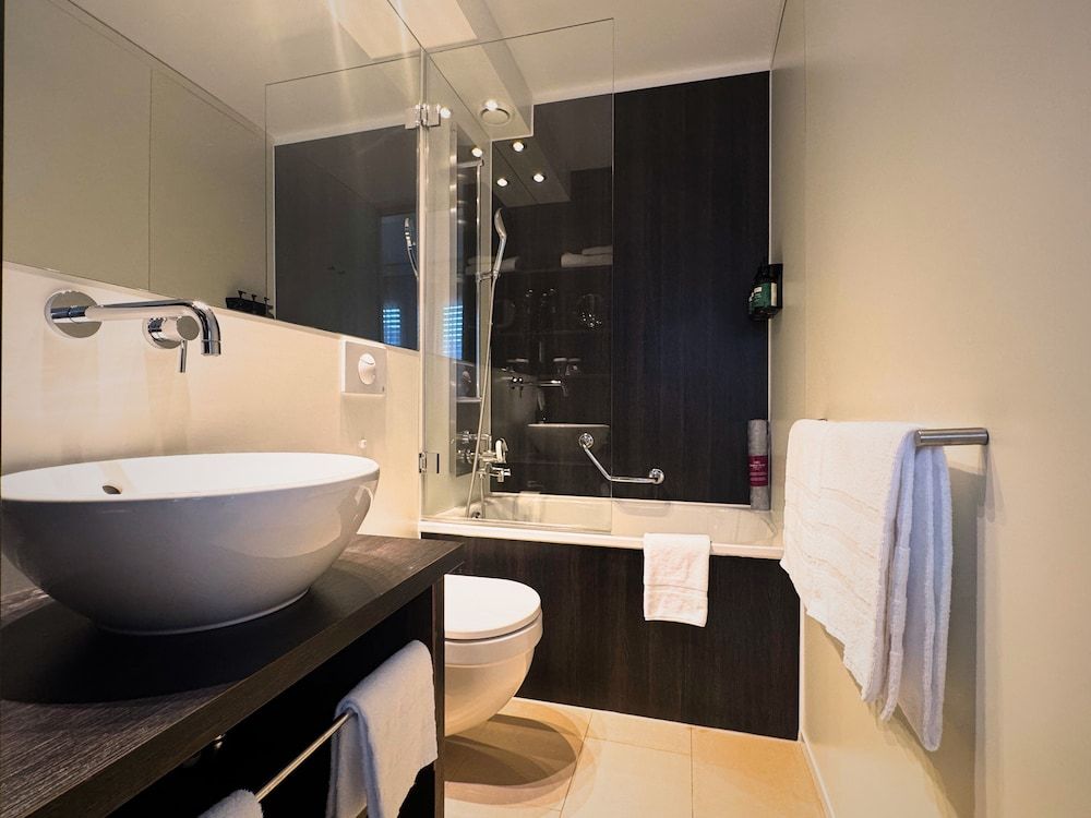 Crowne Plaza Zürich by IHG Standard Room 10