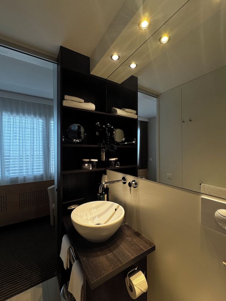 Crowne Plaza Zürich by IHG Premium Room, 1 Queen Bed 4