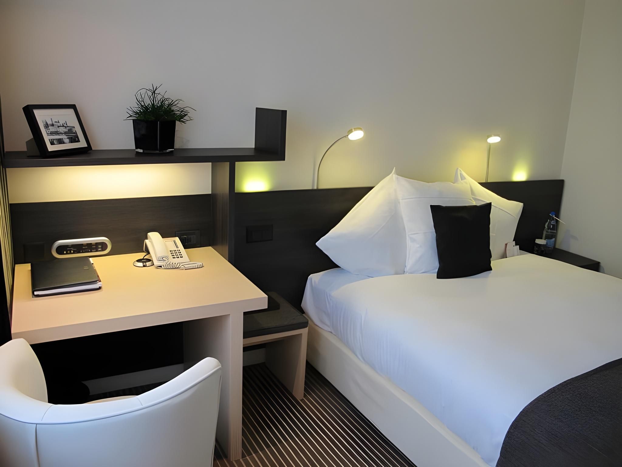 Crowne Plaza Zürich by IHG Standard Room 8