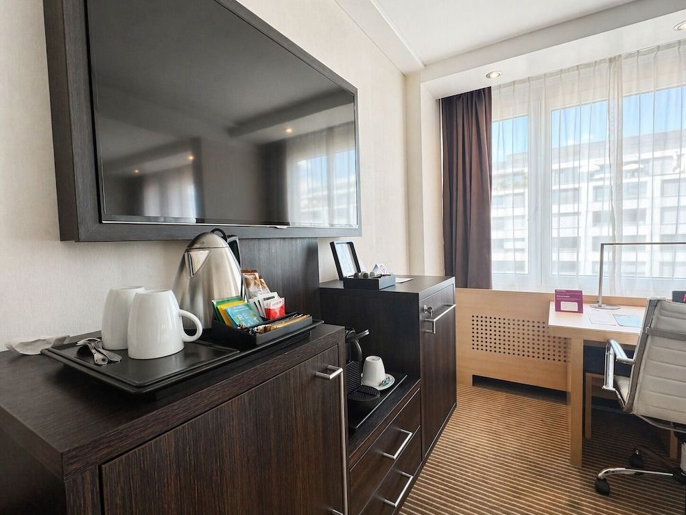 Crowne Plaza Zürich by IHG Premium Room, 1 Queen Bed 5
