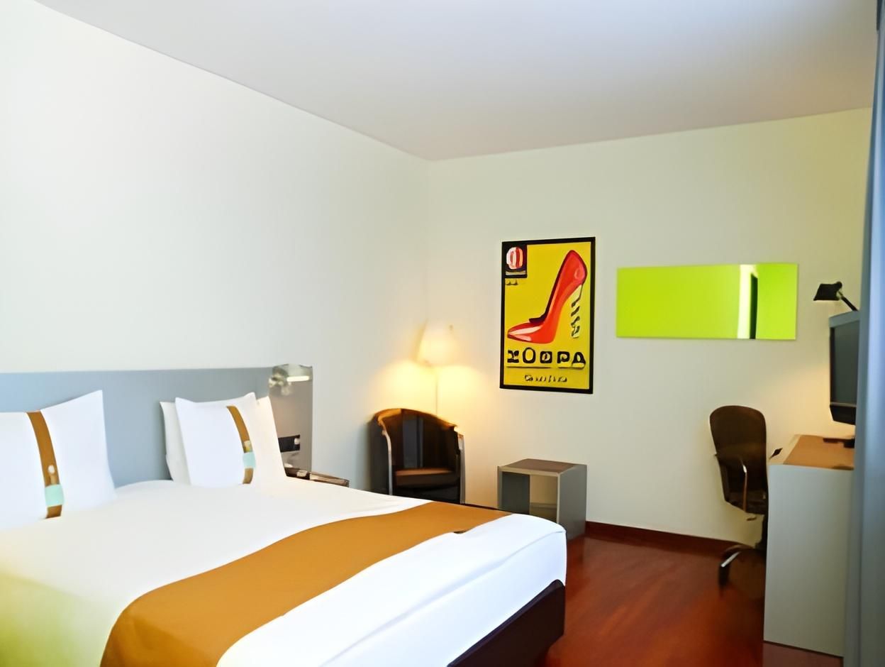 Holiday Inn Zurich - Messe by IHG 1 King Bed Standard Courtyard View 3