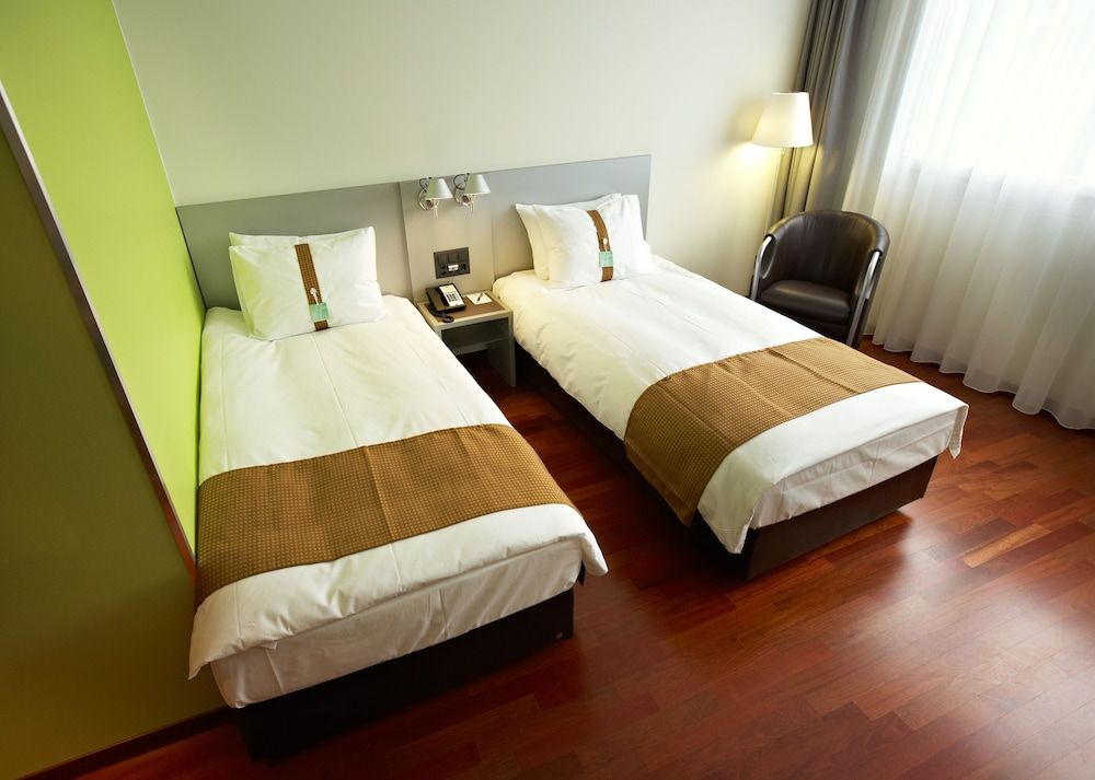 Holiday Inn Zurich - Messe by IHG Standard Room, 2 Twin Beds, Courtyard View