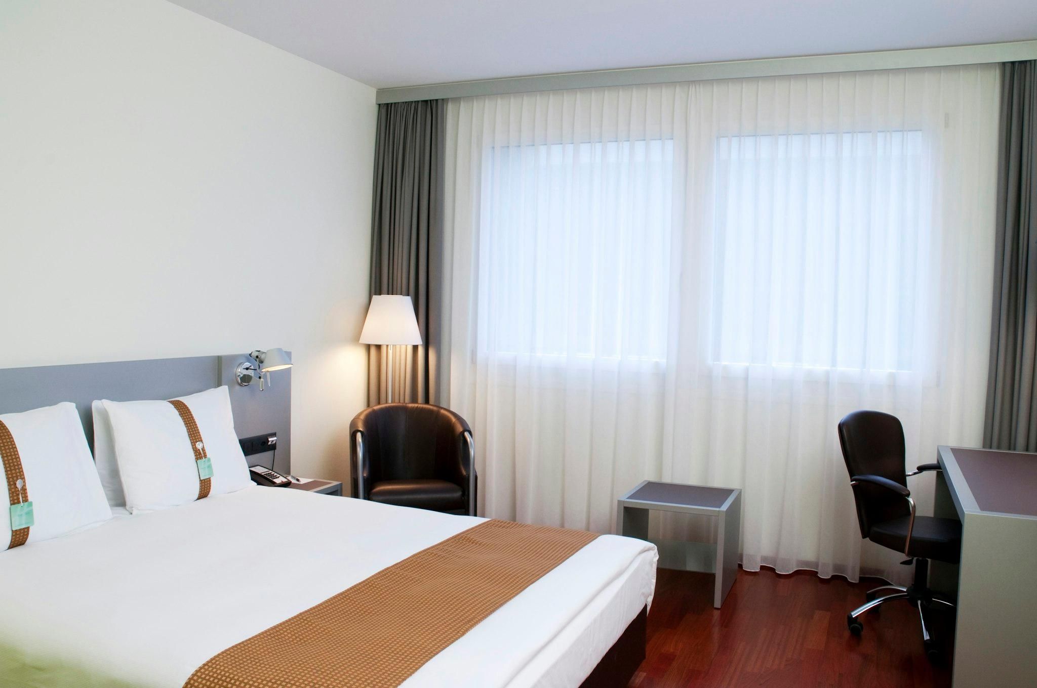 Holiday Inn Zurich - Messe by IHG 1 King Bed Standard Courtyard View 5