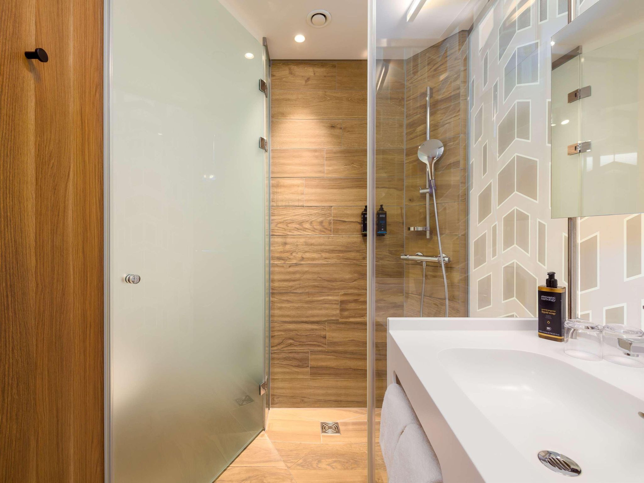 Mercure Zürich City CONNECTING, SUPERIOR, DOUBLE BED 4