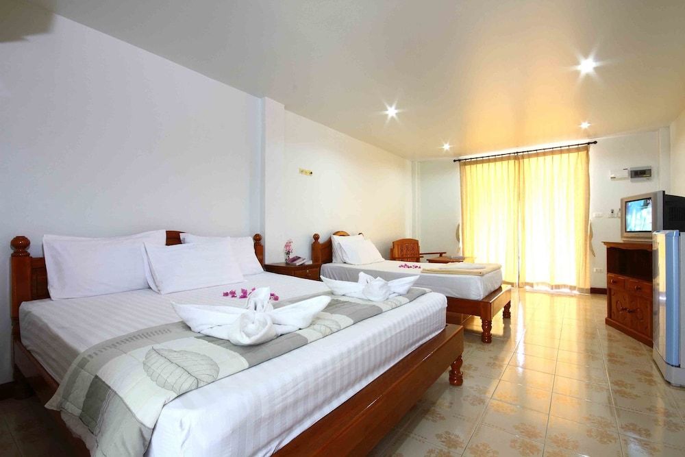 Lotus Friendly Hotel Triple Room 9