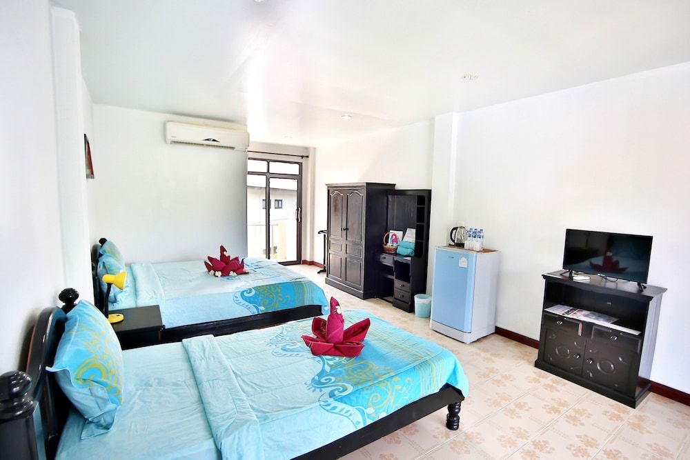 Lotus Friendly Hotel Triple Room 4
