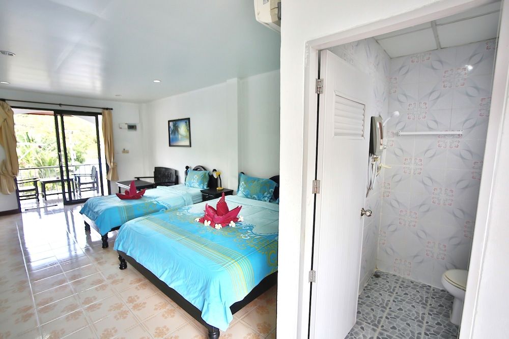 Lotus Friendly Hotel Triple Room 5