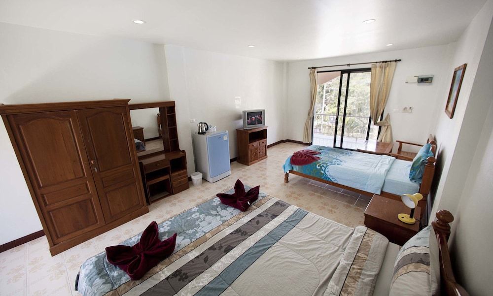 Lotus Friendly Hotel Triple Room 6