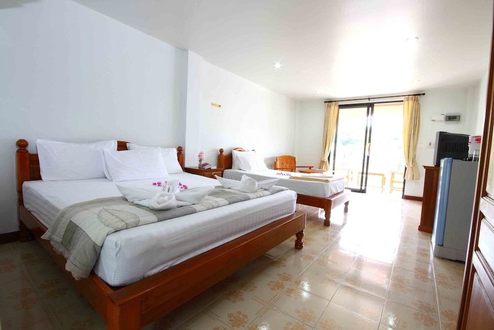 Lotus Friendly Hotel Triple Room 11