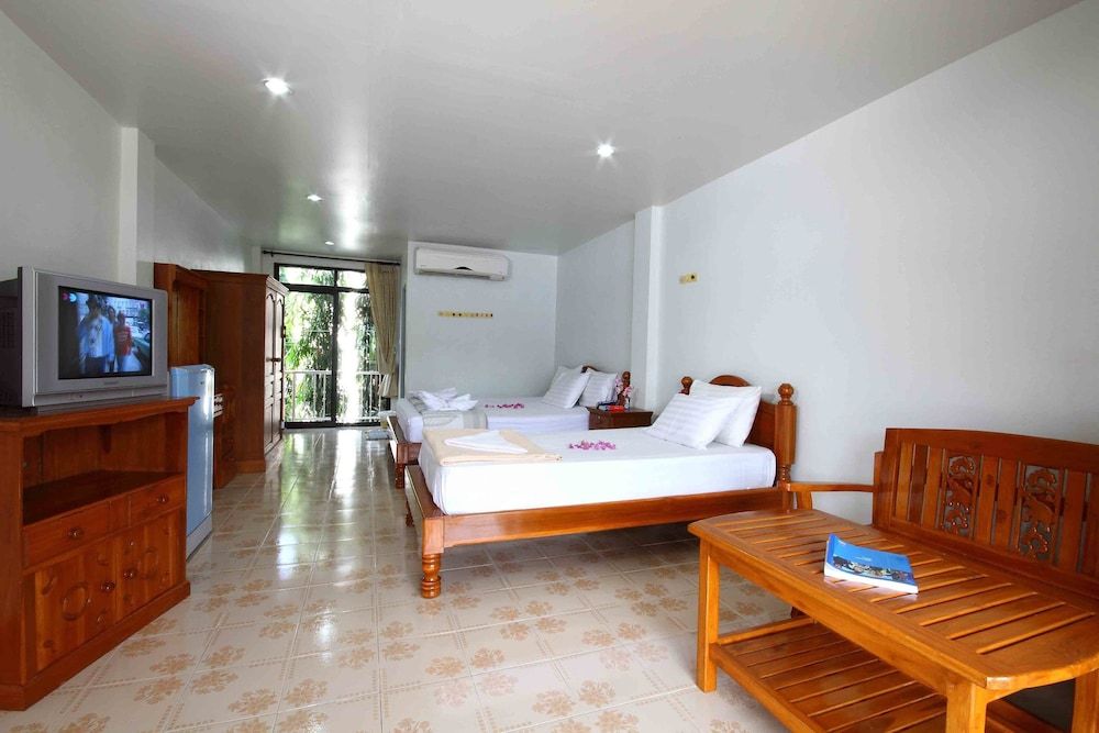 Lotus Friendly Hotel Triple Room 8