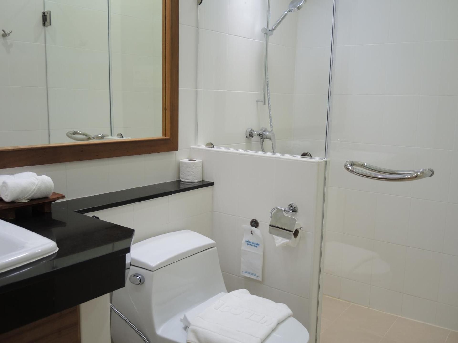 Smile House Deluxe Room with Balcony 3