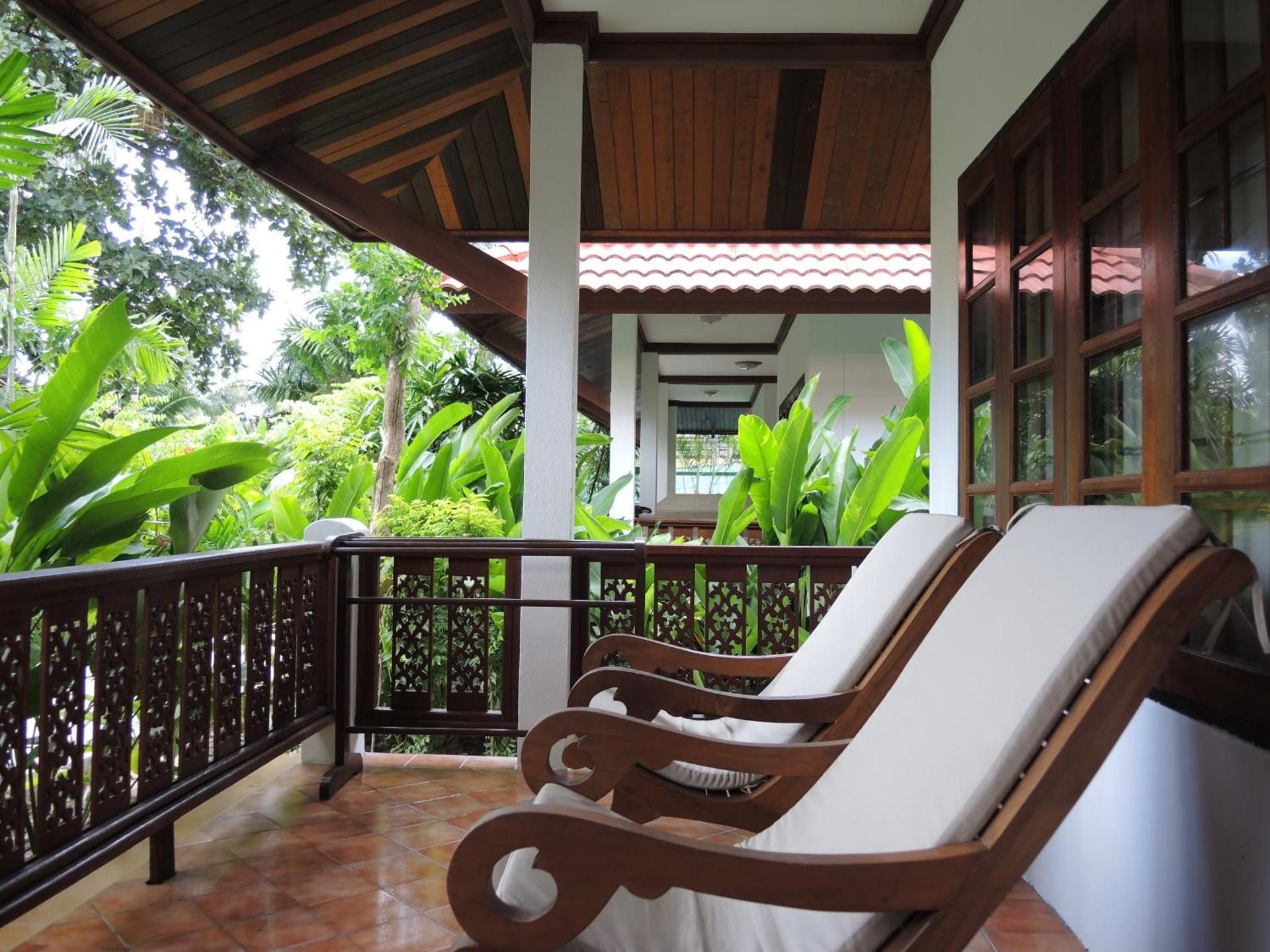Smile House Deluxe Room with Balcony 2