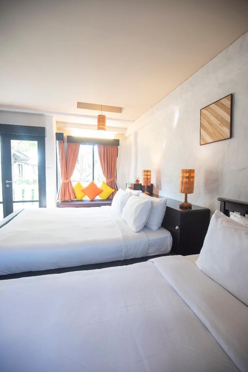 Punnpreeda Beach Resort Deluxe Room 10