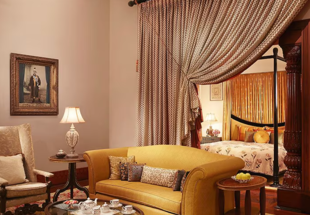 Historical 1 Bedroom Suite Garden or Courtyard View King Bed with Bathtub