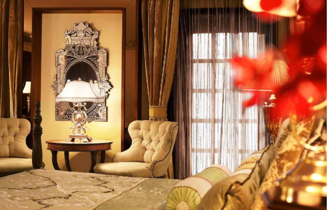 Palace Room Garden Or Courtyard View King Bed With Bathtub