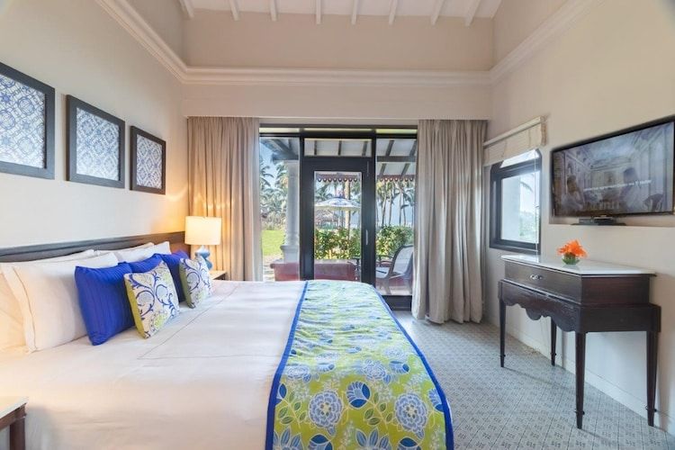 Superior Room, 1 King Bed, Garden View (Sitout)