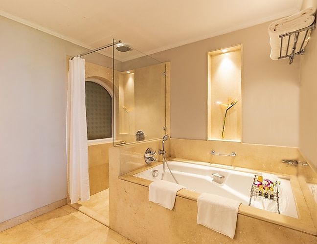 Premium Cottage Sea View with Soak-tub King Bed