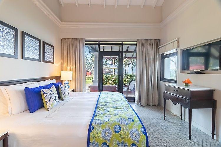Superior Room Garden View with Balcony King Bed