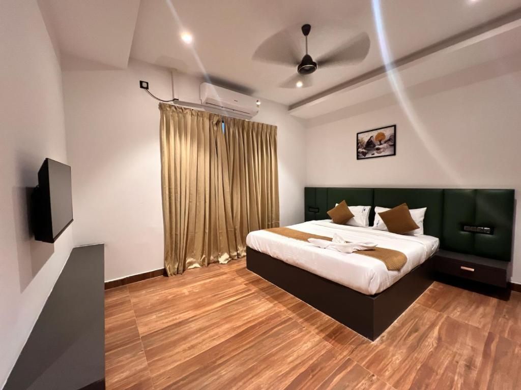 Hotel Kingdom Suites Large Double Room 2