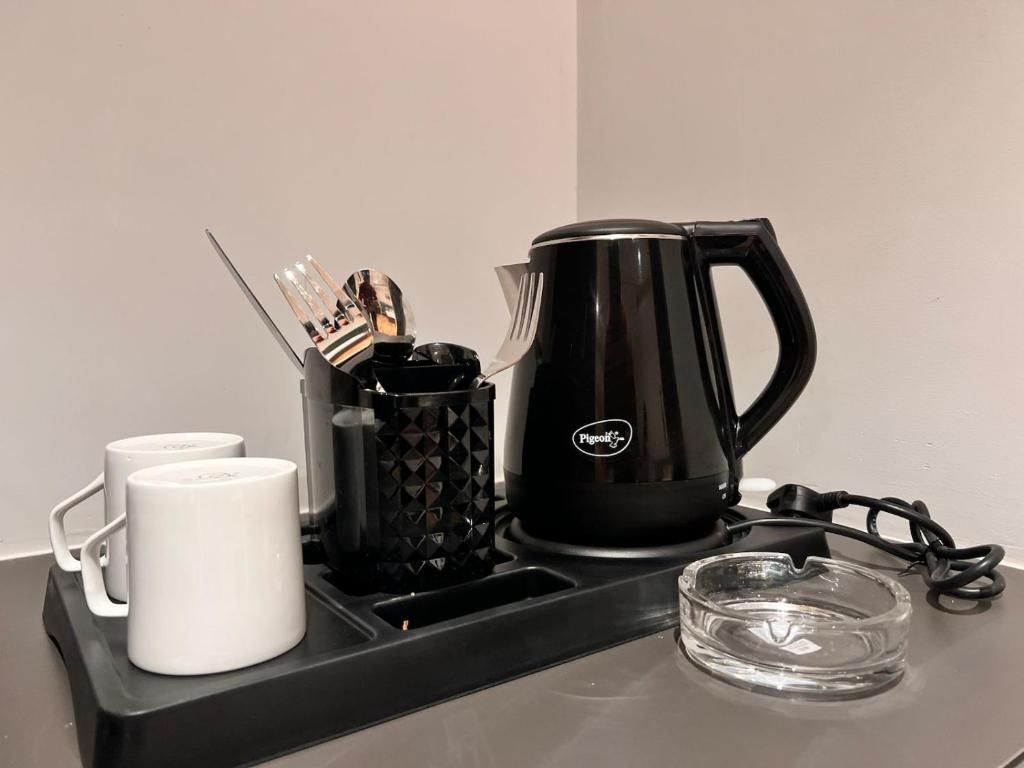 Hotel Kingdom Suites Large Double Room 4