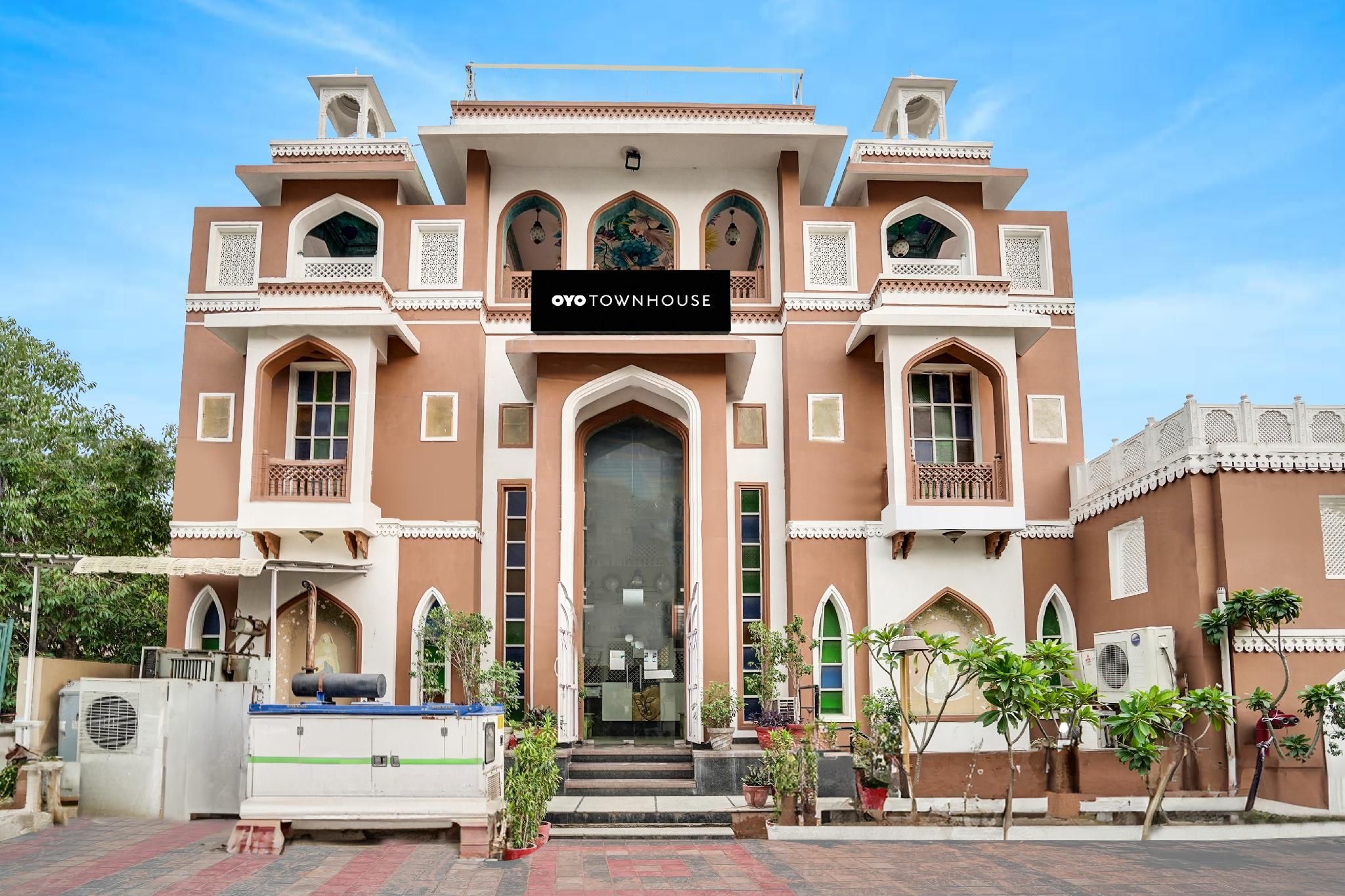 Super OYO Townhouse Dev Villas Mansarover Metro Station