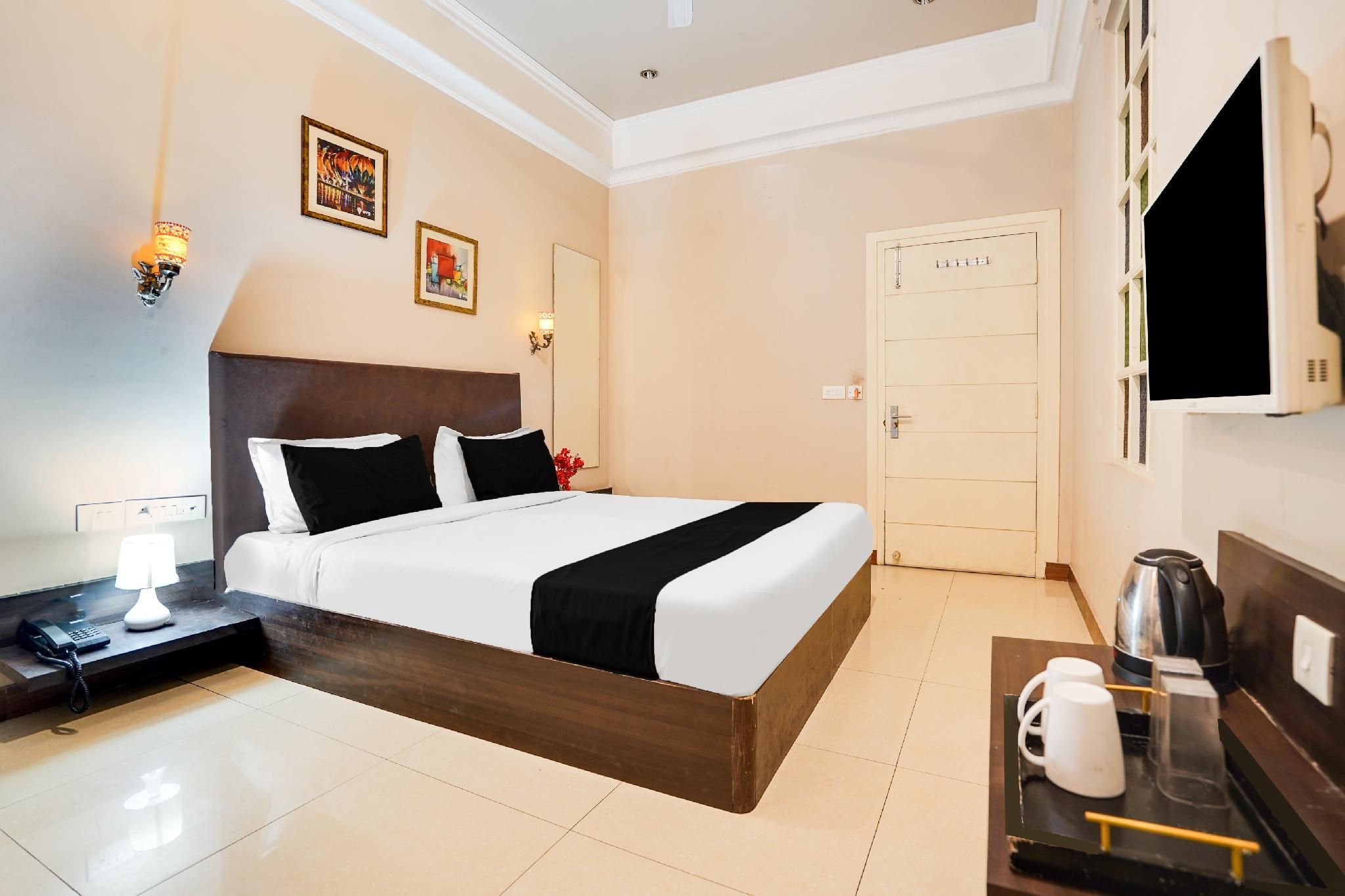 Super OYO Townhouse Dev Villas Mansarover Metro Station Classic Triple Room 2