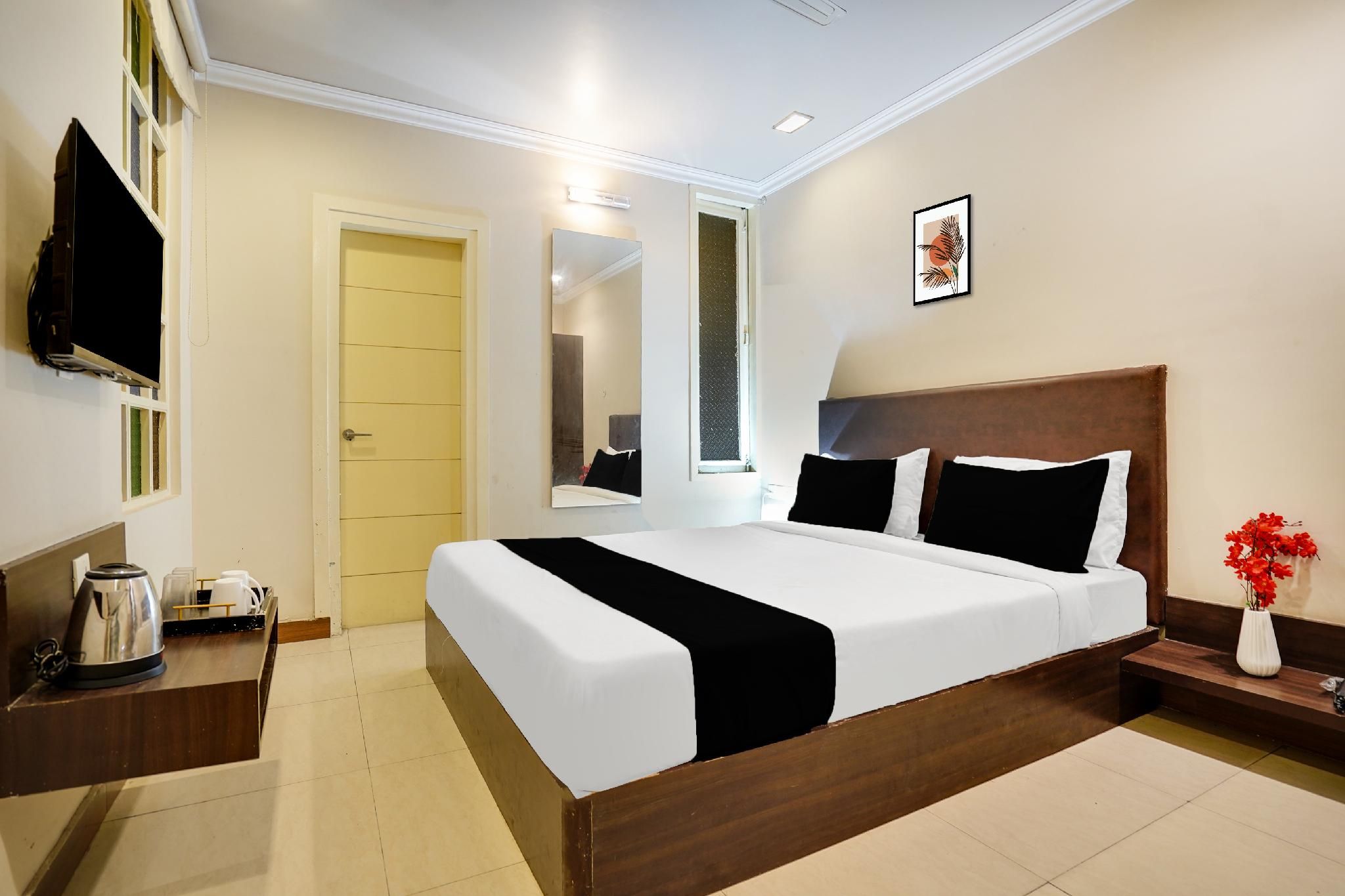 Super OYO Townhouse Dev Villas Mansarover Metro Station Classic Triple Room