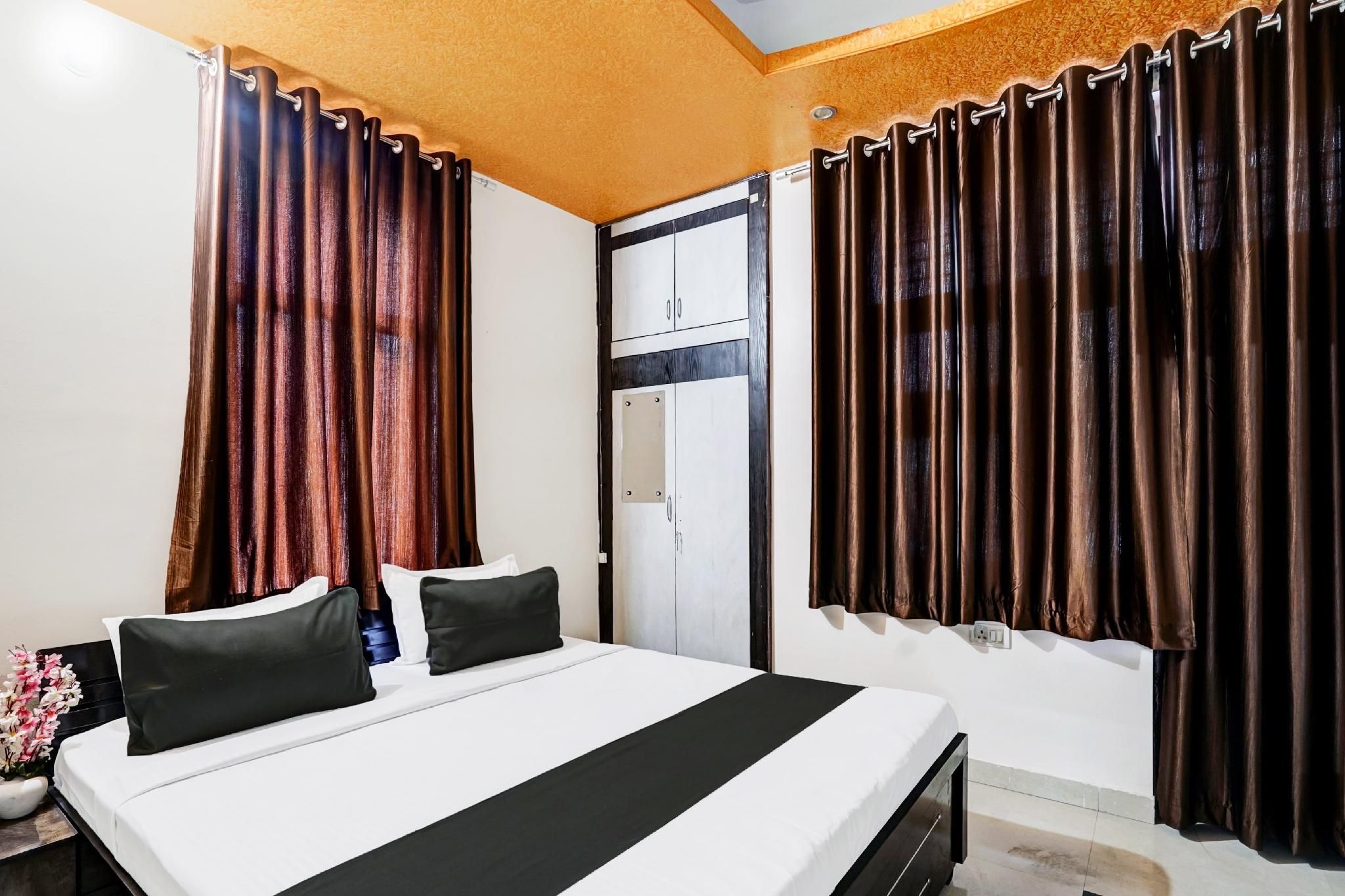 OYO Hotel Rudra Palace