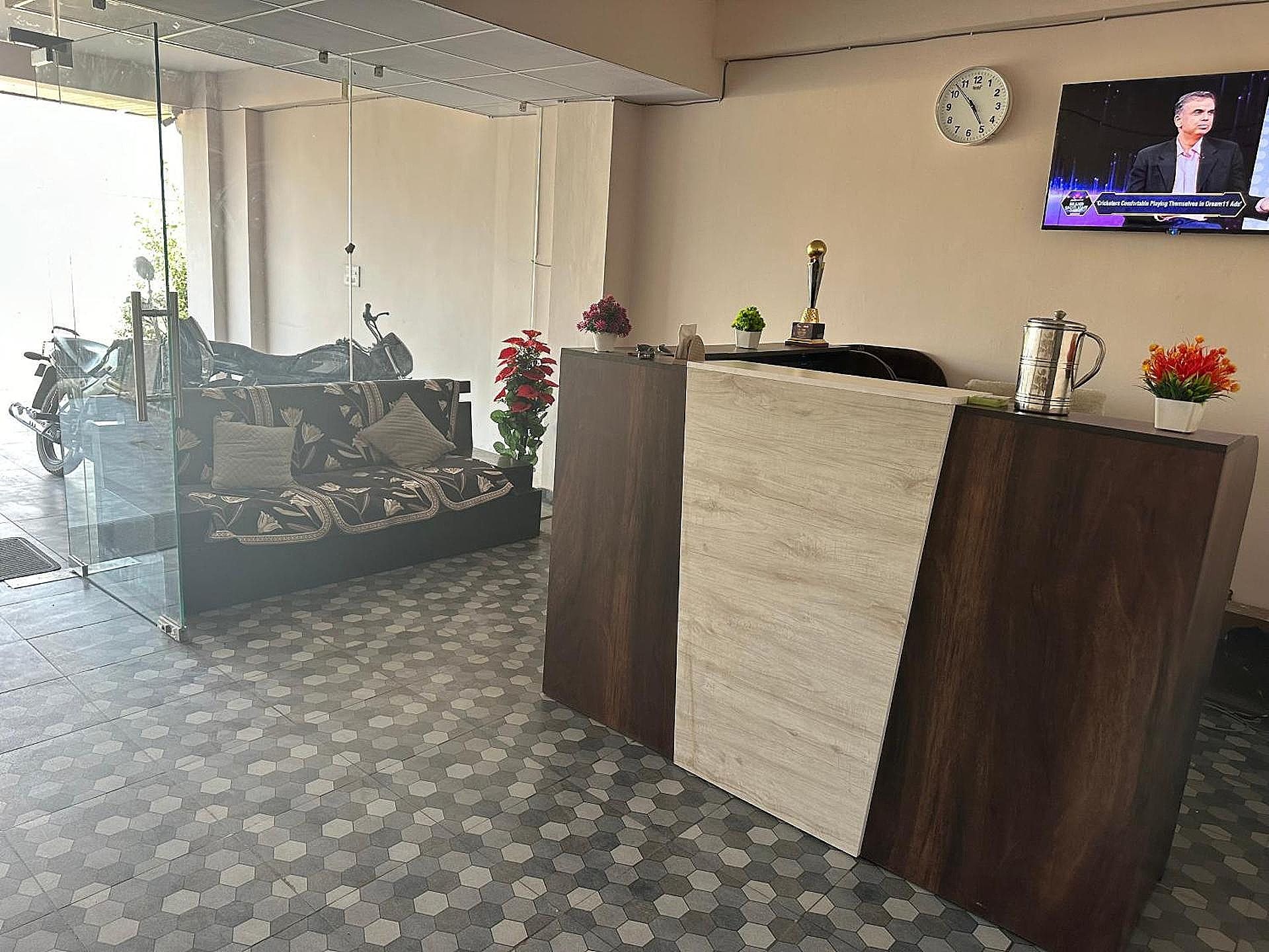 OYO Hotel Sunrise Palace